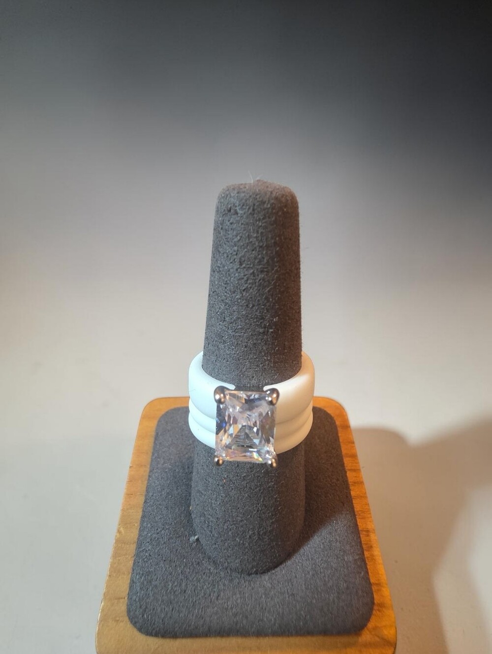 Nwt Sassified BOUTIQUE White Silicone  Ring with Solitaire Clear Crystal  Stone